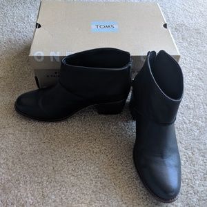 Tom's Leila Leather Ankle Boots Size 7